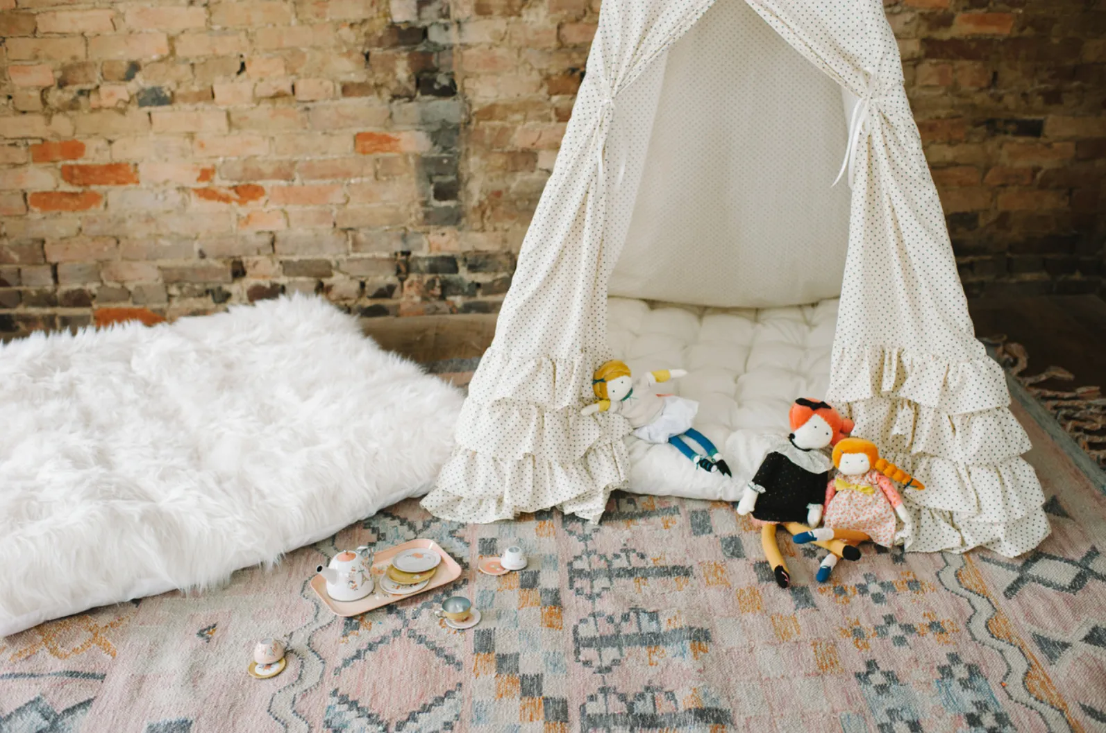 E & E Teepee: Colette